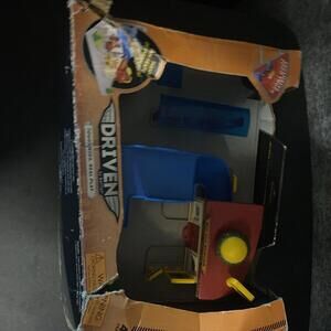 Driven by Battat Dine & Drive Pit Stop Gas Station Drive Thru Pocket Lot Of 2